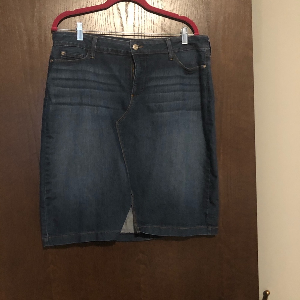 Hardly used size 14 jean zip up skirt